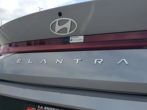 Used 2025 Hyundai Elantra SEL FWD image 7