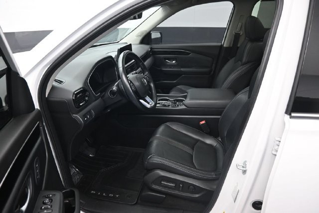 Used 2023 Honda Pilot Touring image 9