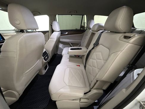 Used 2025 Volkswagen Atlas SE image 19