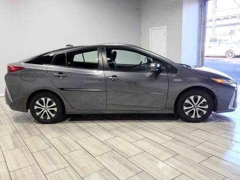 Used 2022 Toyota Prius Prime LE image 6