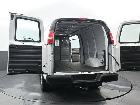 Used 2023 Chevrolet Express 2500 Extended RWD image 17
