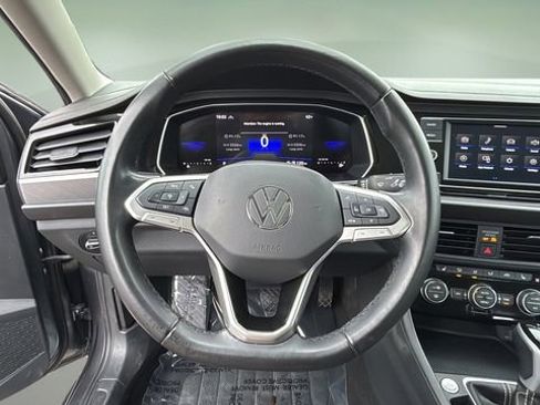 Used 2024 Volkswagen Jetta SE image 11