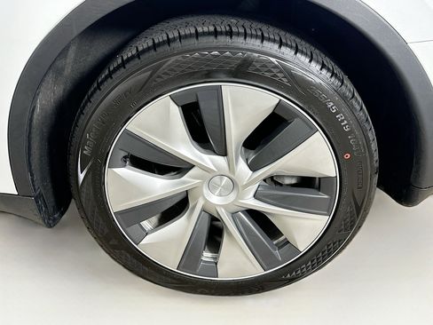 Used 2023 Tesla Model Y Long Range image 11