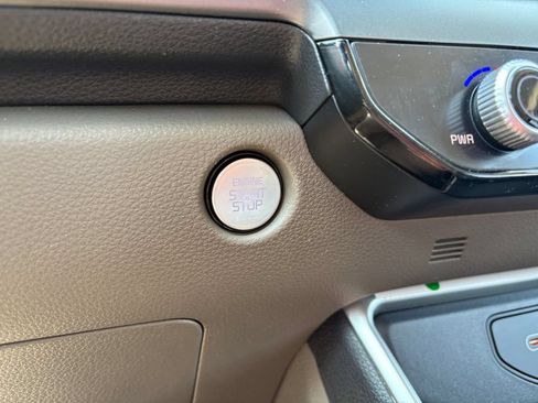 Used 2026 Kia Carnival FWD image 33