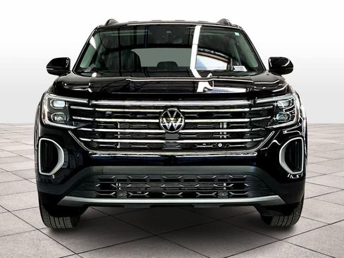 Used 2025 Volkswagen Atlas SE image 3