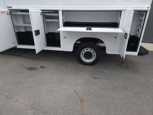 Used 2023 Ford Transit 350 w/ Interior Upgrade Package RWD image 4