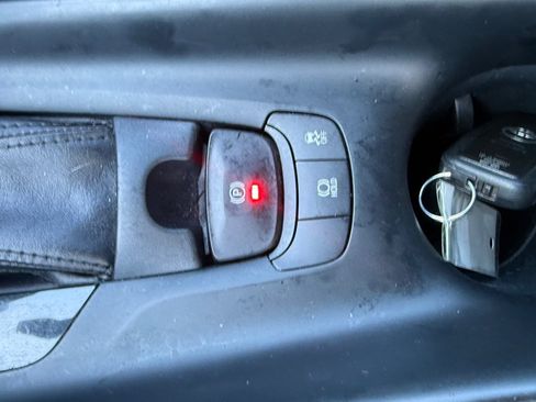 Used 2018 Toyota C-HR XLE FWD image 29