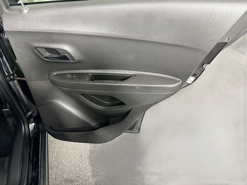 Used 2019 Chevrolet Trax LT w/ LT Convenience Package AWD/4WD image 28