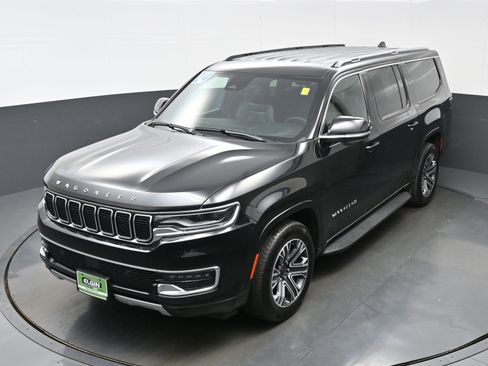 Used 2024 Jeep Wagoneer L Series II w/ Flexible Seating Group AWD/4WD image 32
