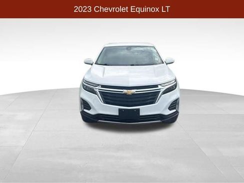 Used 2023 Chevrolet Equinox LT image 2