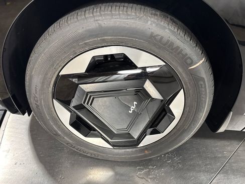New 2026 Kia EV9 Land AWD/4WD image 2
