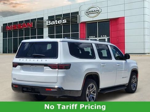 Used 2023 Jeep Wagoneer L 4WD w/ Premium Group I image 4