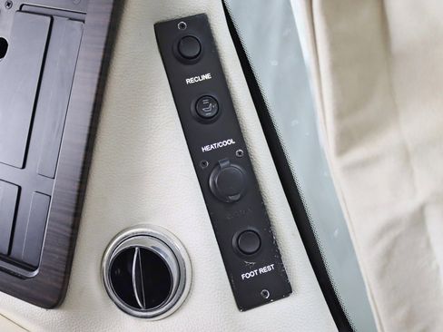 Used 2017 Cadillac Escalade ESV Luxury image 36