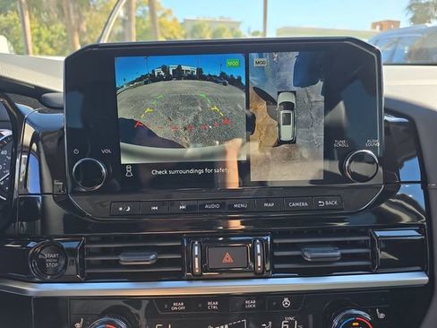 New 2025 Nissan Pathfinder SL image 19