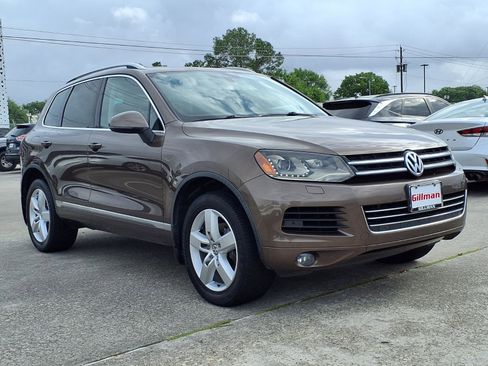 Used 2012 Volkswagen Touareg Sport image 2