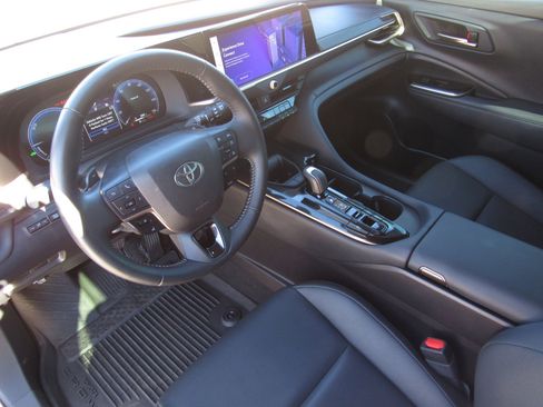 Used 2025 Toyota Crown Signia image 16