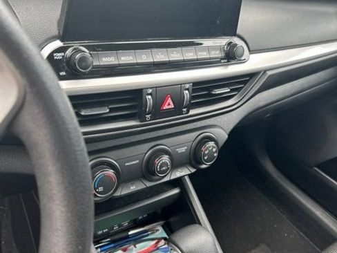 Used 2020 Kia Forte LXS FWD image 11