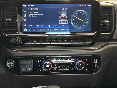 Used 2023 Chevrolet Silverado 1500 ZR2 image 15