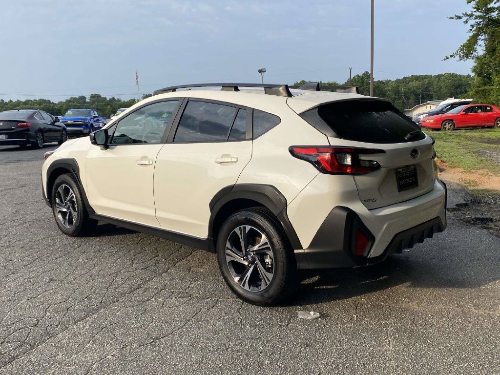 Used 2024 Subaru Crosstrek 2.0i Premium AWD/4WD image 3