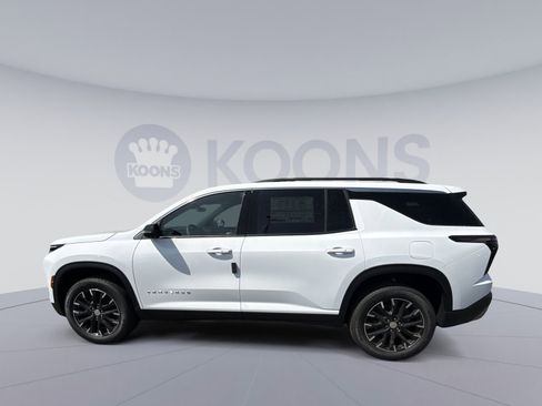 New 2026 Chevrolet Traverse LT w/ Sun and Wheel Package FWD image 2