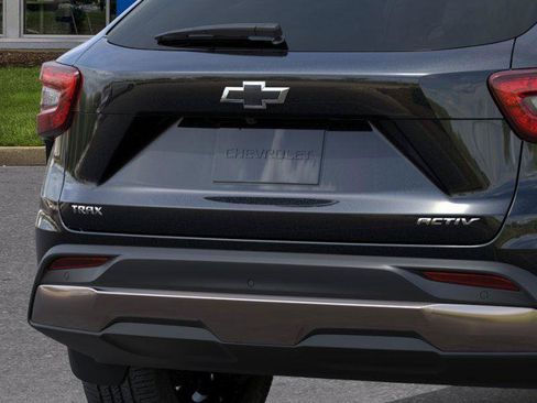 New 2026 Chevrolet Trax ACTIV w/ Sunroof Package FWD image 15