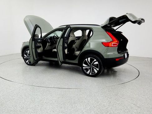 Certified 2023 Volvo XC40 B5 Ultimate w/ Protection Package Premier image 12
