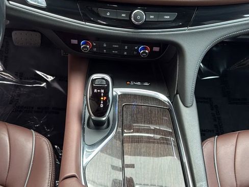 Used 2021 Buick Enclave Avenir w/ Avenir Technology Package image 24