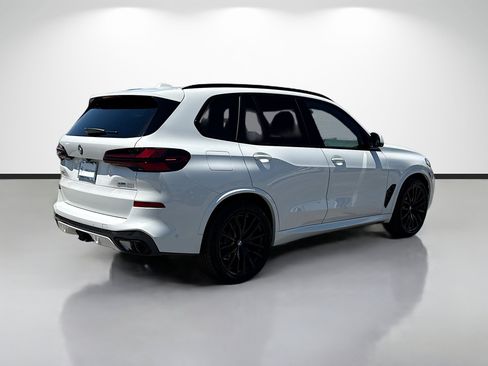 New 2026 BMW X5 xDrive40i w/ M Sport Package AWD/4WD image 3