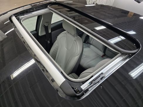 Used 2024 Hyundai Elantra Limited image 3