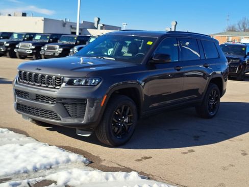 New 2026 Jeep Grand Cherokee L Laredo image 2