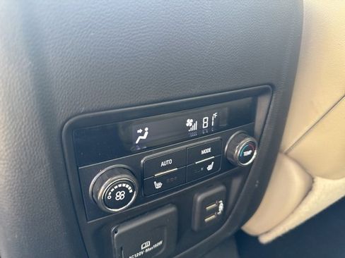 Used 2021 Buick Enclave Premium w/ Sun and Sites Package image 9