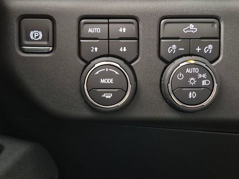 New 2026 Chevrolet Silverado 1500 RST w/ Z71 Off-Road Package AWD/4WD image 18