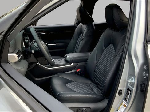 Used 2024 Toyota Highlander XSE FWD image 8