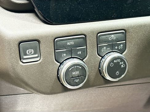 New 2026 GMC Sierra 1500 SLE w/ Preferred Package AWD/4WD image 10