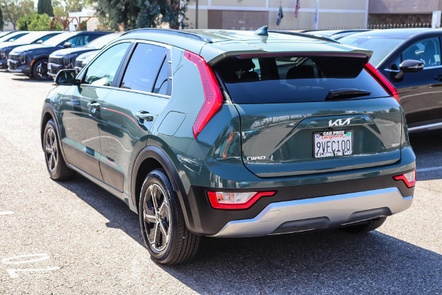 Certified 2025 Kia Niro EX FWD image 7