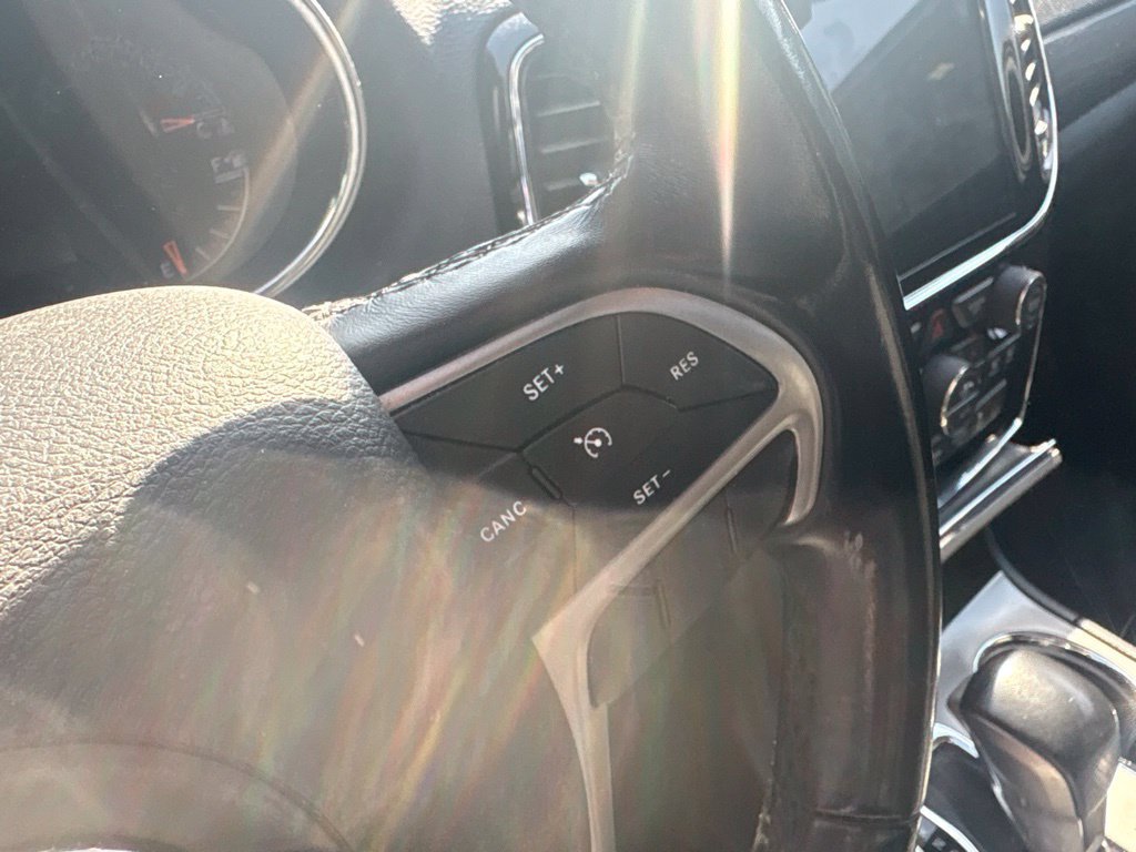 Used 2021 Jeep Grand Cherokee Laredo X AWD/4WD image 39