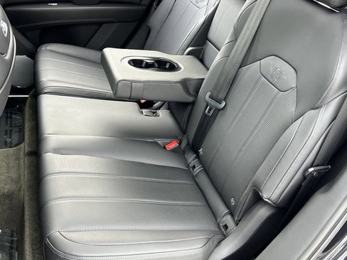 Certified 2022 Bentley Bentayga image 17