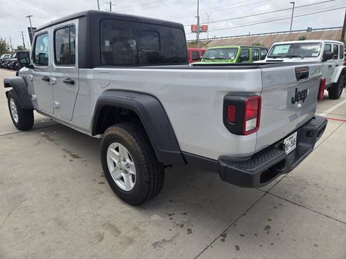 Used 2023 Jeep Gladiator Sport AWD/4WD image 5