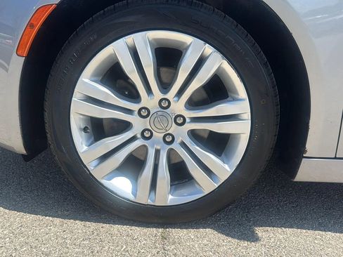 Used 2015 Chrysler 200 Limited w/ Convenience Group image 9