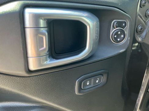 Used 2021 Jeep Wrangler Unlimited Sport AWD/4WD image 19