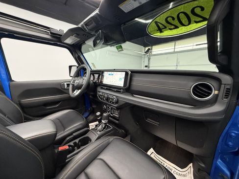 Used 2024 Jeep Wrangler Unlimited Sahara w/ Technology Group image 24