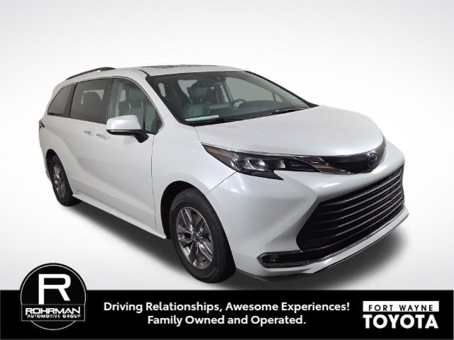 Used 2024 Toyota Sienna XLE FWD image 4