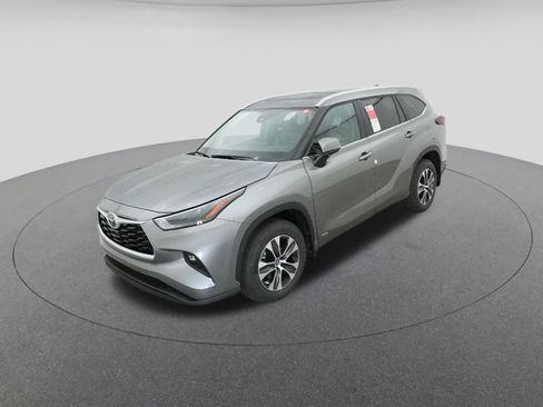 New 2026 Toyota Highlander XLE image 9