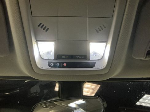 Used 2019 GMC Acadia SLE FWD image 18