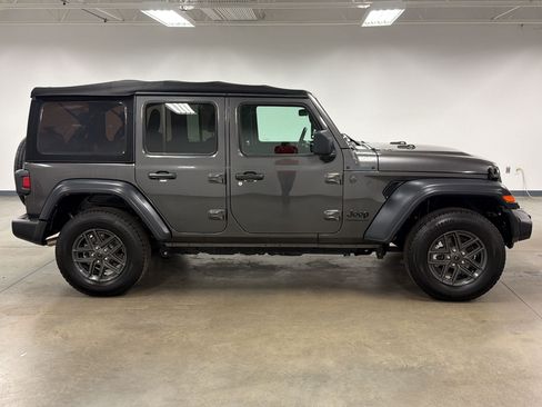 Used 2024 Jeep Wrangler Unlimited Sport AWD/4WD image 7
