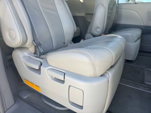 Used 2012 Toyota Sienna XLE w/ Premium Pkg AWD/4WD image 61