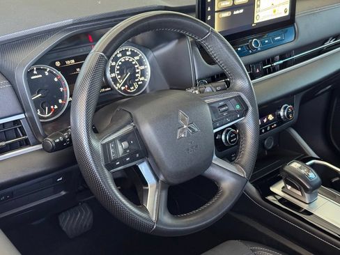 Used 2025 Mitsubishi Outlander SE FWD image 20