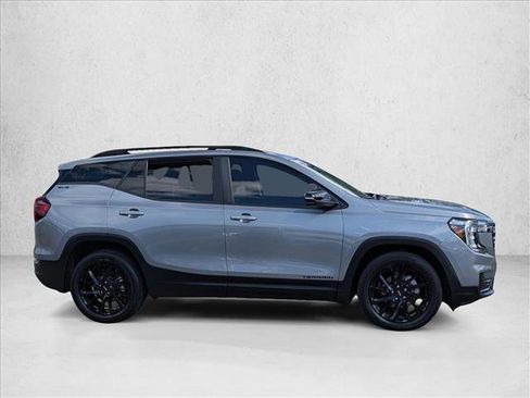 Used 2023 GMC Terrain SLE w/ Driver Convenience Package FWD image 4