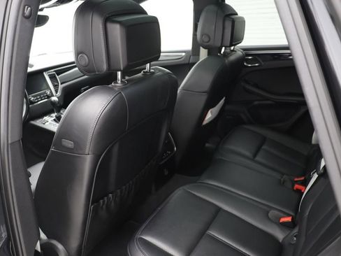 Used 2018 Porsche Macan image 10
