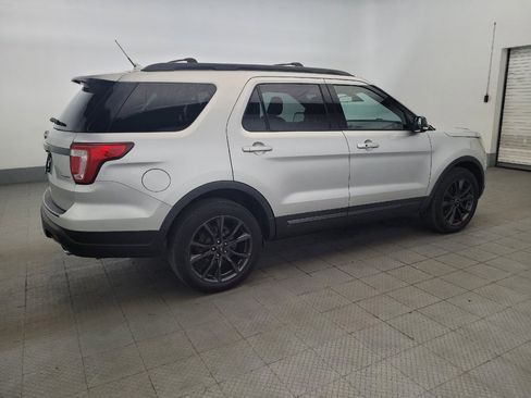 Used 2018 Ford Explorer XLT w/ Equipment Group 202A AWD/4WD image 10